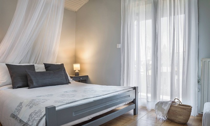 Lixouri House | Nomadē - 2BR Bright Maisonette - Garden View - Lixouri, Kefalonia - 4 Guests