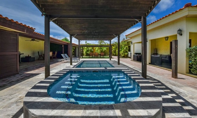 Opal House | Noord area near Palm Beach, wonderfull house