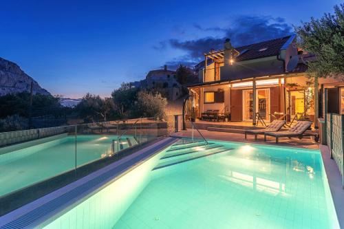 Zrnovnica Villa | NORMABEL relaxing villa with heated pool and sauna