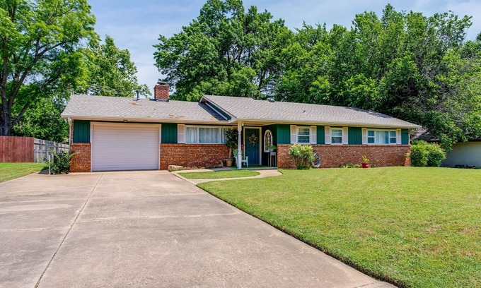 Norman House | Norman Home w/Yard, Walk to Park & OU Campus!