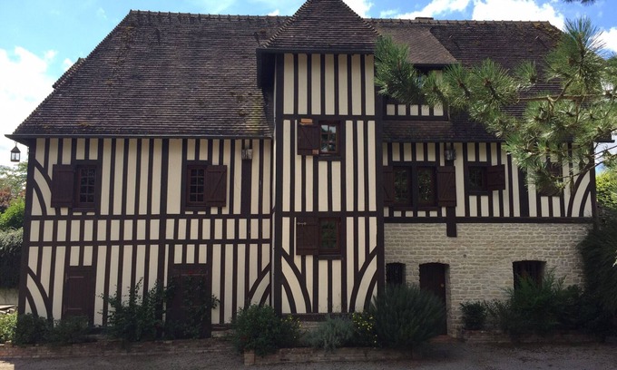 Crouttes House | Norman manor in the countryside