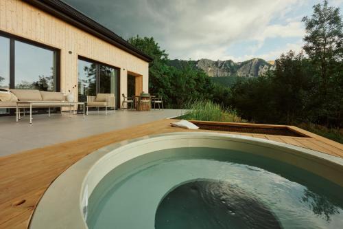 Belapatfalva Villa | NORTE - house by the cliff