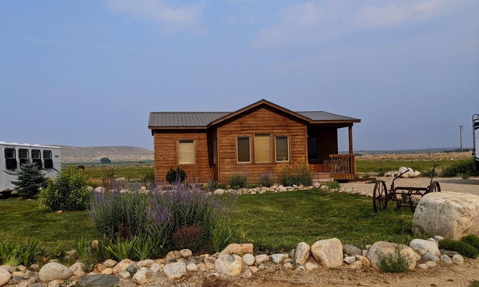 Clark House | North 40 Cabin, located on a working cattle ranch, with panoramic mountain views!