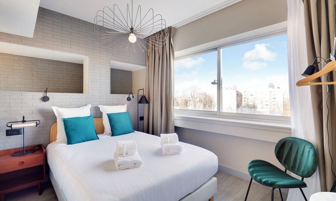 Combat Apartment | North Paris Suite