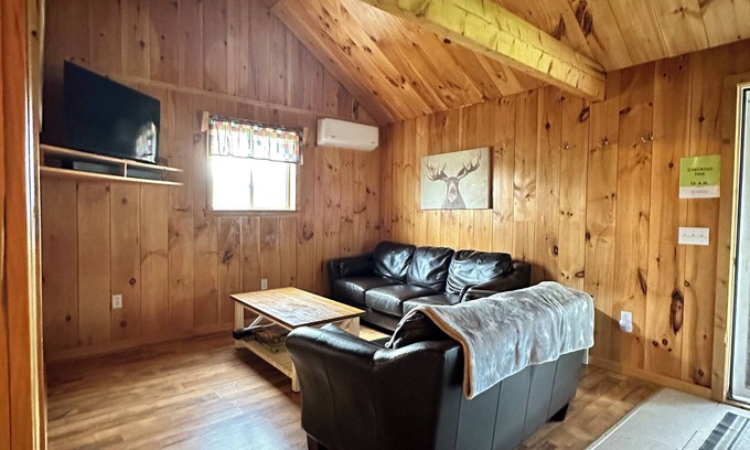 Fort Kent Cabin | Northern Maine Large Cabin 4 Wifi Kitchen AC