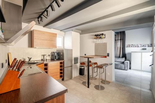 Walzbachtal House | NOXi 90qm Carport Küche WiFi Washer Kamin