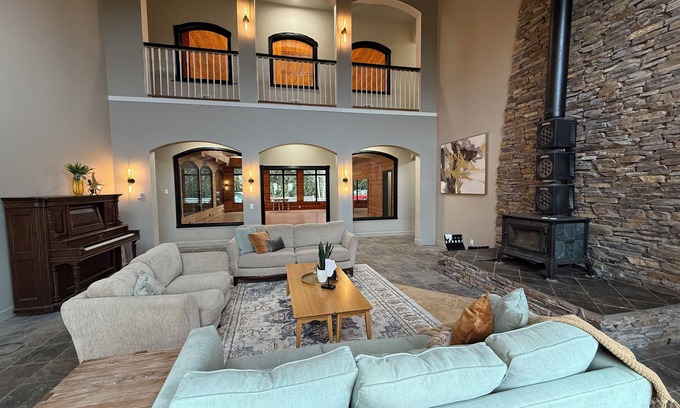 Sedro-Woolley Villa | nSpacious mountain retreat: 10 BR, sauna, gym & ballroom with finished basement.