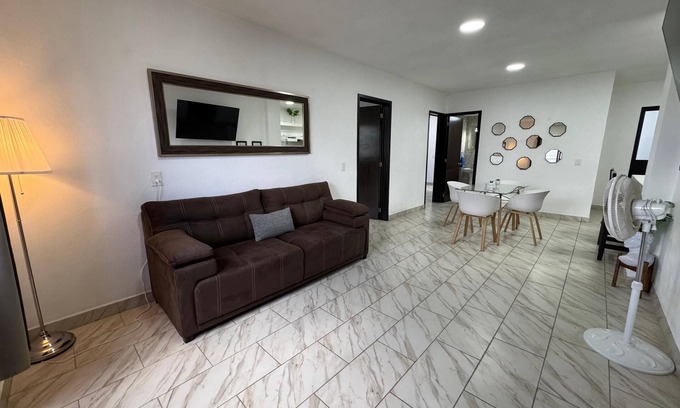 Tlaltenango House | Nuevo y Amplio Departamento en el Centro de la Ciudad con 2 Camas King