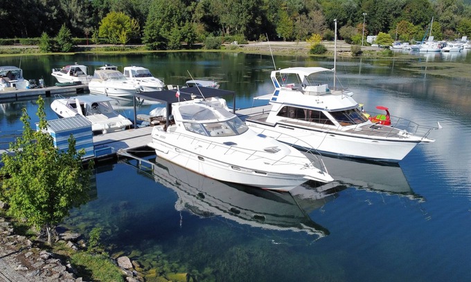 Serrieres-de-Briord Boat Rental | Nuitée Insolite sur Bateaux Tout Confort