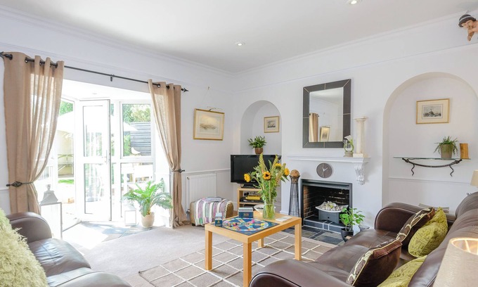 Gosport Cottage | Number 1 Admiralty Cottages