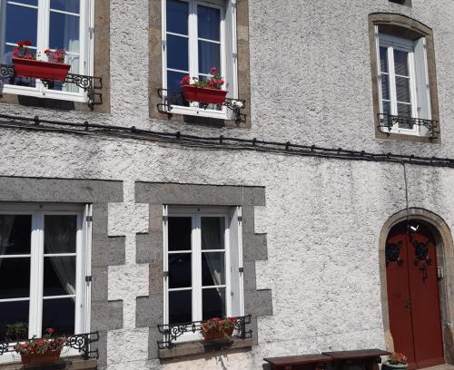 Le Dorat Apartment | Number 22 - Le Dorat - Apartment 3 with garden & free parking