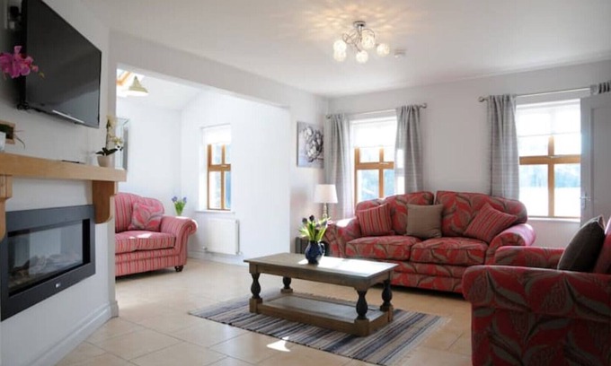 Dingle House | Number 53 Dingle: Holiday Home