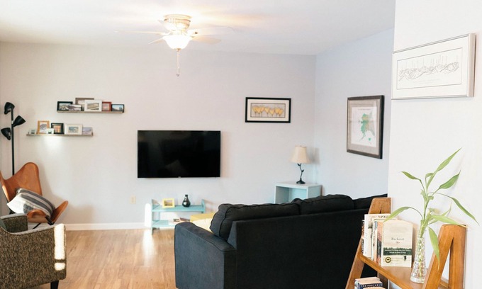 Taku - Campbell Apartment | O'Malley View- private unit on quiet street near Campbell Creek greenbelt