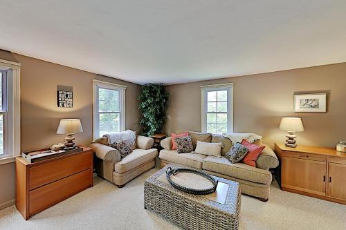 Sagamore Beach House | Oak Ridge Retreat