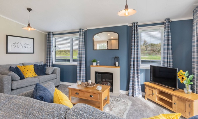 Wigton Cottage | OAK TREE LODGE - timber holiday lodge that sleeps 4 guests in 2 bedrooms