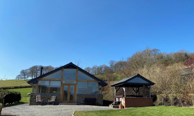 Tirabad Cottage | Oak View Cottage