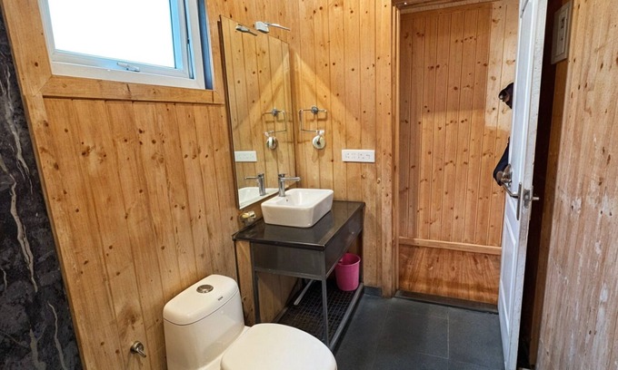 Chevella Cottage | Oakridge Cottages 5BR with Pool by Homeyhuts