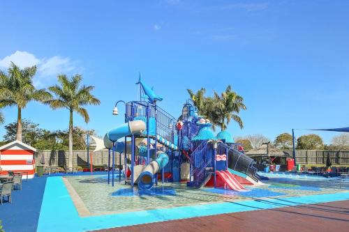 Golden Beach House | Oaks Family Getaway - Resort, Beach