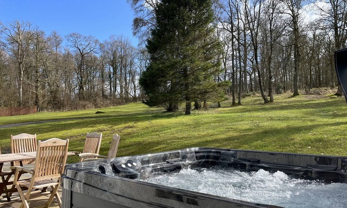 Drymen Cottage | Oakwoods House - a house that sleeps 10 guests in 4 bedrooms