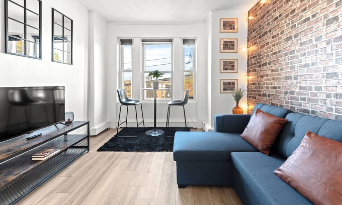 West New York Apartment | Oasis on the Hudson River: NYC Views & Vibes, Charming 2 Bedroom with Wifi