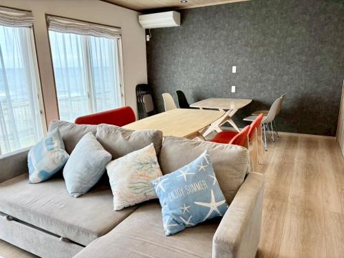 Kamogawa Apartment | OceanフロントYASHIRO鴨川 目の前に海が広がる広々一軒家貸切 11名