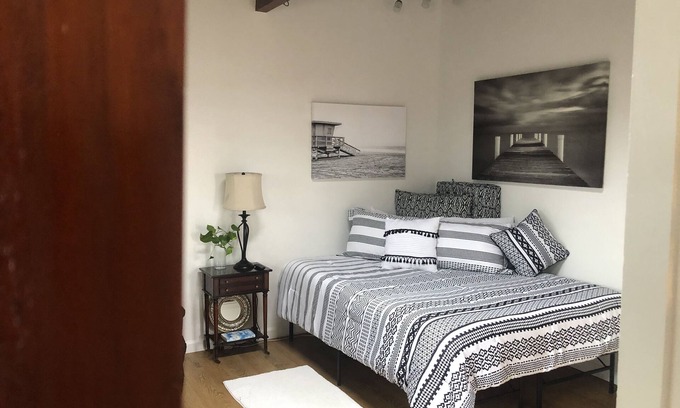 Ocean Beach Apartment | Ocean Beach, #8 Freedom, Retro Cottage/Studio, 3 Blocks to Beach enjoy! π