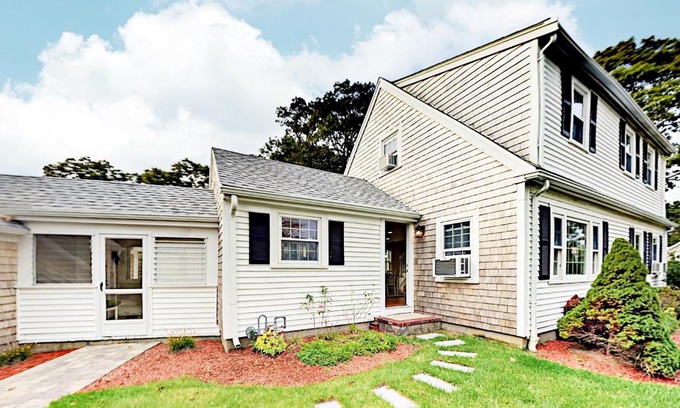 South Yarmouth House | Ocean Bird Nest