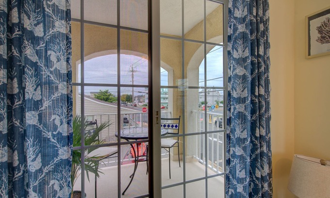 Seaside Heights House | Ocean Block, 4 minutes walk to beach and boardwalk, 7 minutes to Amusement Park