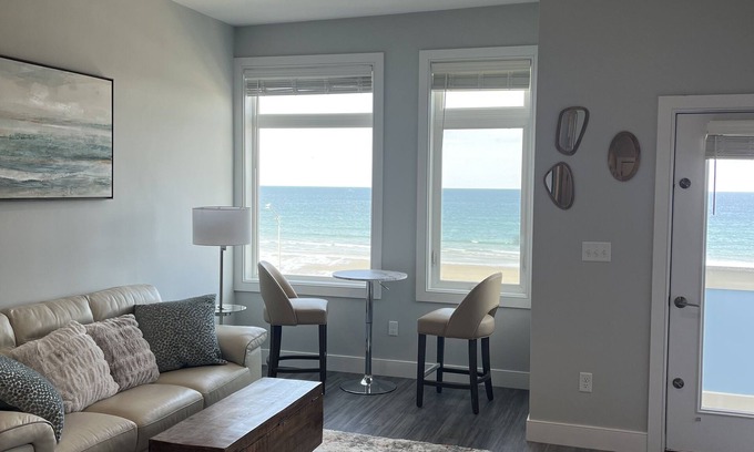 Hull House | Ocean front Studio across from beach