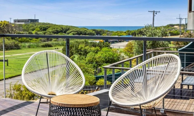 Jan Juc House | Ocean, Golf Course and Parkland Views 250m to Sand