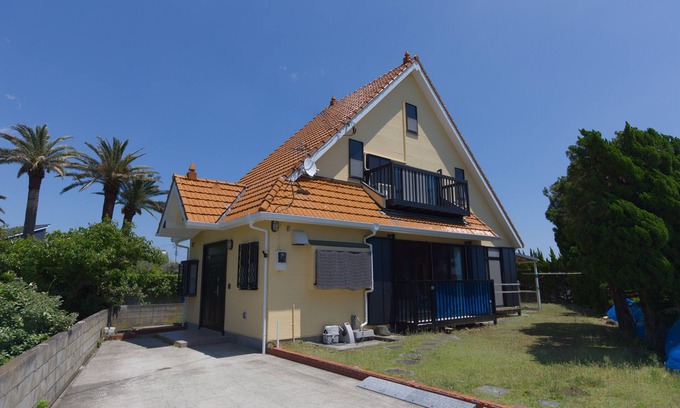 Minamiboso Cottage | OCEAN RESORT MINT Overlooking the horizon! Cute three-story villa for rent by the sea