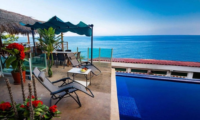 Boca de Tomatlan House | Oceanfront 5BR Up to 16 pax