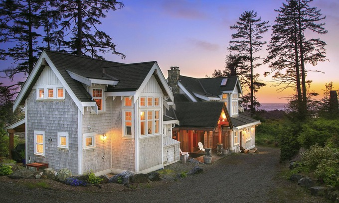 Ucluelet House | OCEANFRONT PROPERTY - Black Rock Beach House