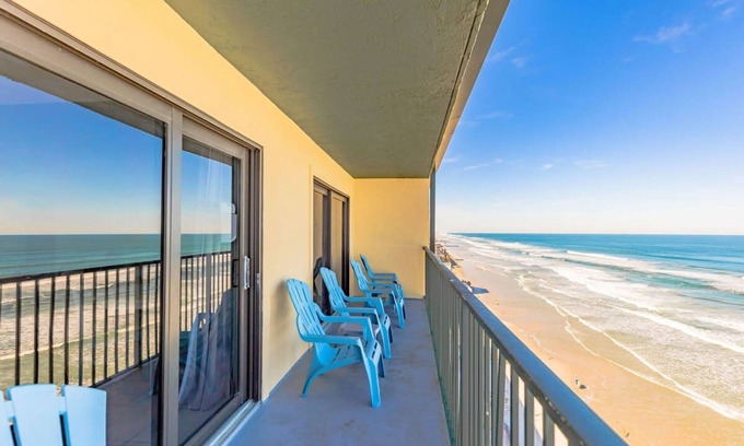 Daytona Beach Shores Apartment | Oceanfront Penthouse Pool Hot Tub Beach Access