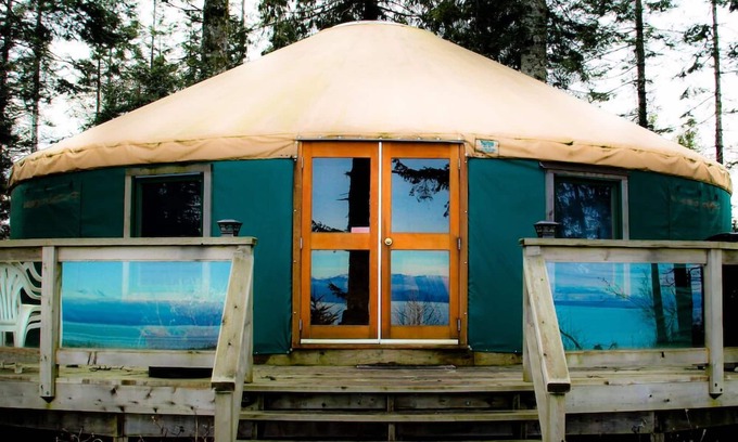 Black Creek Cottage | Oceanfront Yurt Vancouver Island