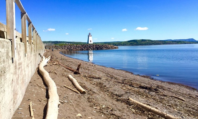 Dalhousie House | Oceanside bungalow next to a lighthouse, minutes walk to the beach!