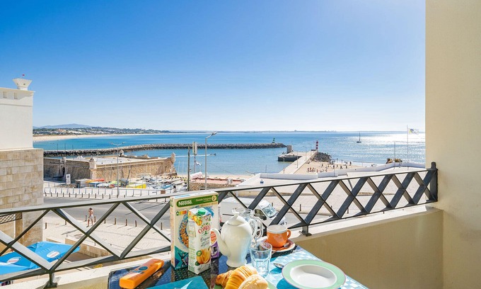 Ameijeira Apartment | Oceanside modern apartment [80]