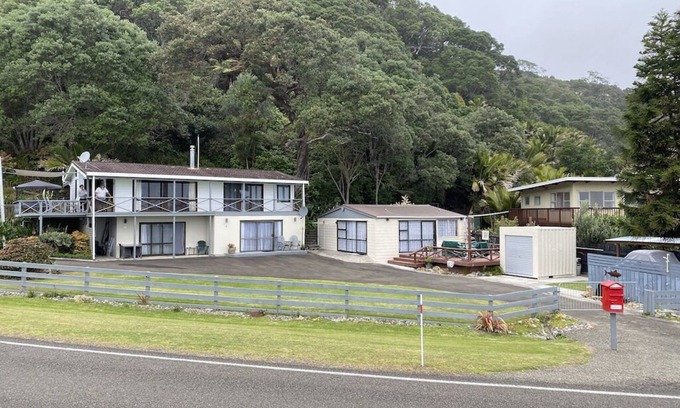 Waihau Bay House | Oceanview at Oruaiti Beach in Waihau Bay