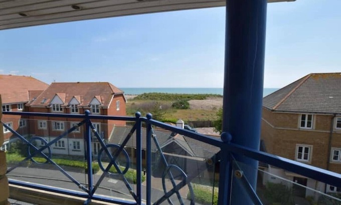 Eastbourne Apartment | Oceanview - Peaceful 2 Bed Seafront Apartment