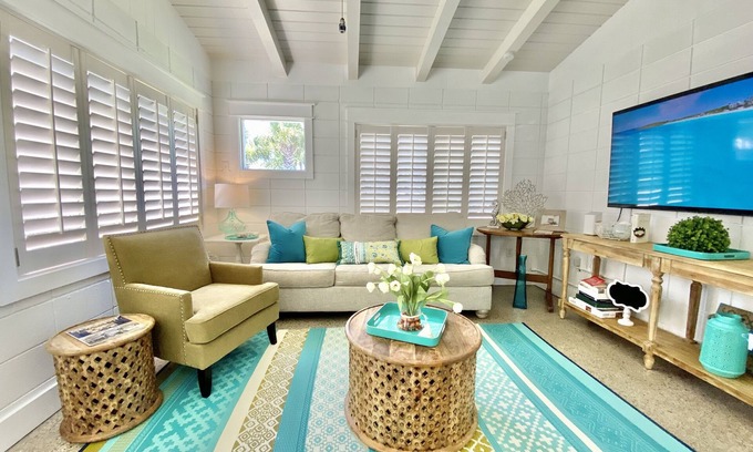 Laguna Beach Estates House | Oct 11-25 159/Night! Pup Friendly Cottage~Just Remodeled ~4 Doors to the Beach! ~