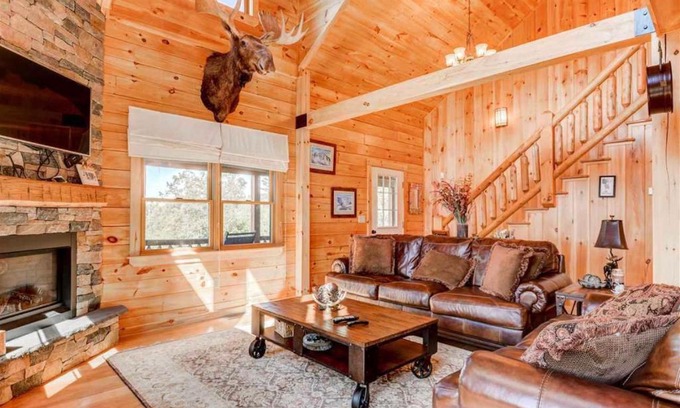 Whitefield House | OE Beautiful modern log home on 17 acres private views fire pit Ping Pong AC