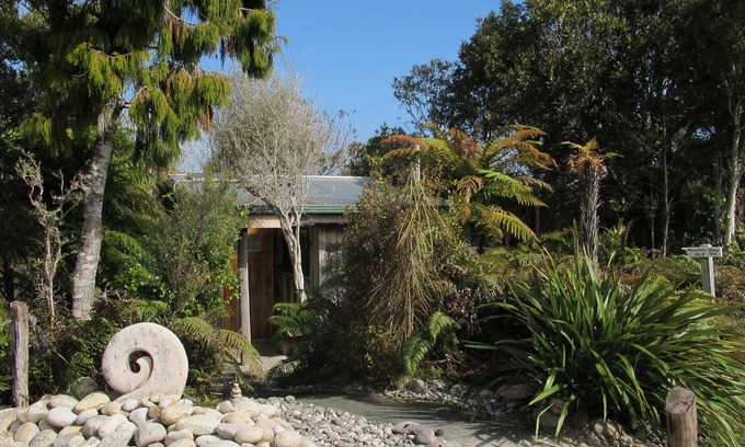 Charleston Cabin | Off grid holiday, immersed in native flora and fauna