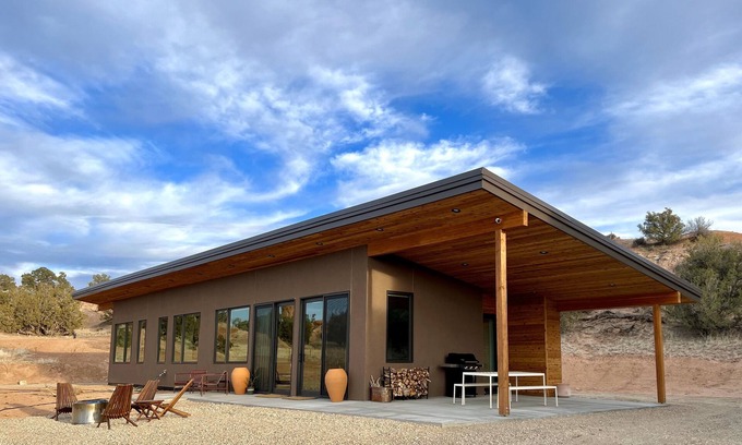 Cannonville House | Off-grid Modern Desert Retreat near Bryce Canyon