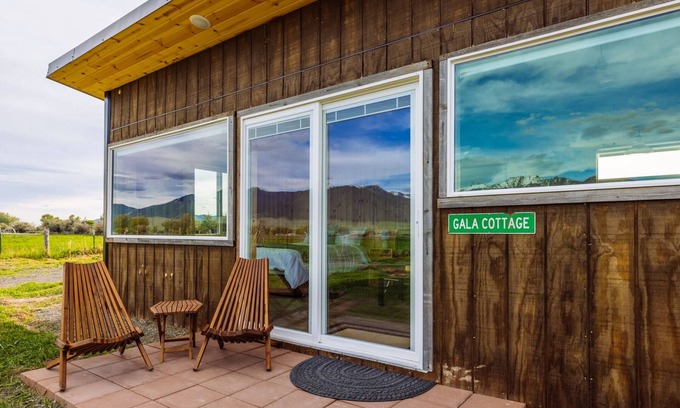 Whitehall Other | Off-grid tiny home in apple orchard with million-dollar mountain views!