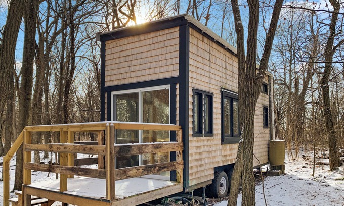 Rideau Lakes Cabin | Off Grid Tiny House Surrounded by Forest!