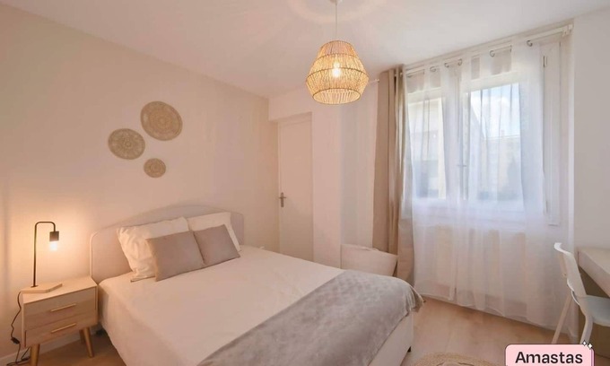 Valence Apartment | Offers a room in an apartment