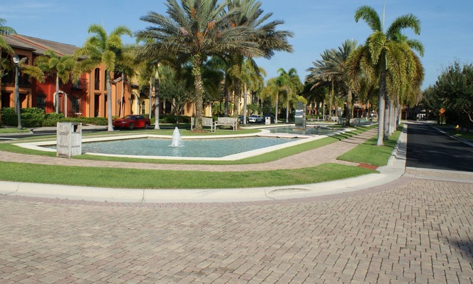 Naples Condo | Olé Lely, 3 BR, 2.5 Bath, Sleeps 8. Professionally Decorated - New Furniture!