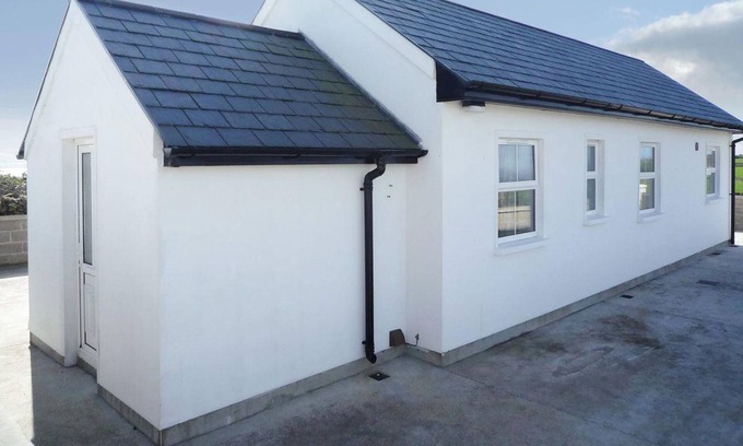 Heir Island House | Old Barn Cottage Heir Island by Interhome