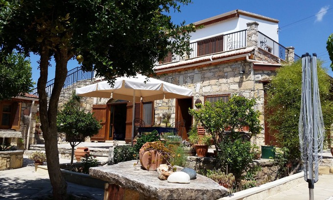 Anogyra Villa | Old Stone Villa 3 Beds with access to restaurant/cafe and shared pool
