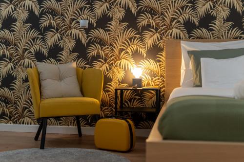 Wesoła Zachod Apartment | Old Town Luxe Retreat - King Bed - Steps to Main Square